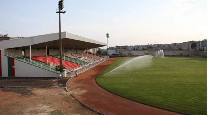 Bayrampaşa Çetin Emeç Stadı kapalı tribün